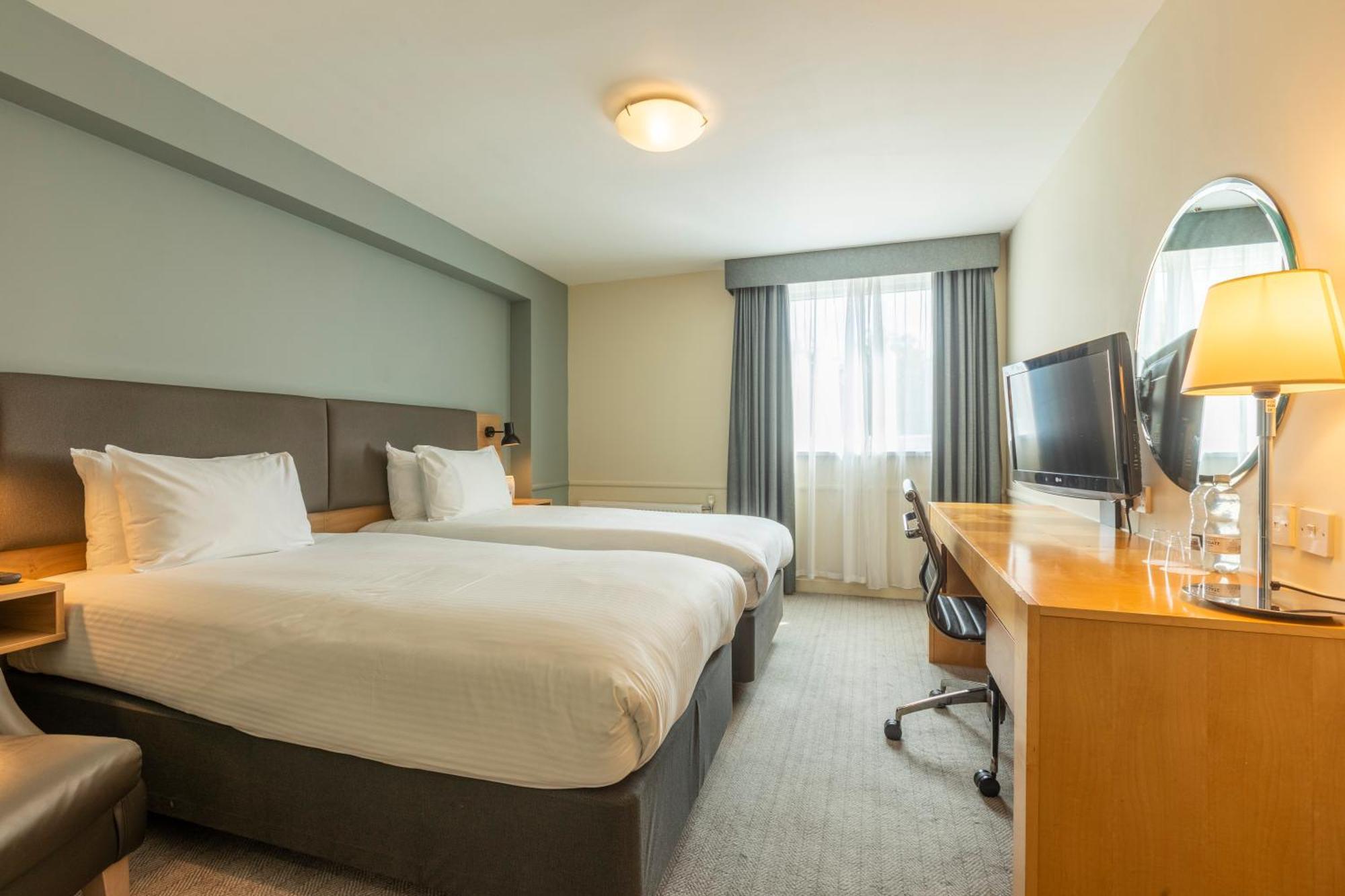 Holiday Inn Brentwood By Ihg Exterior photo